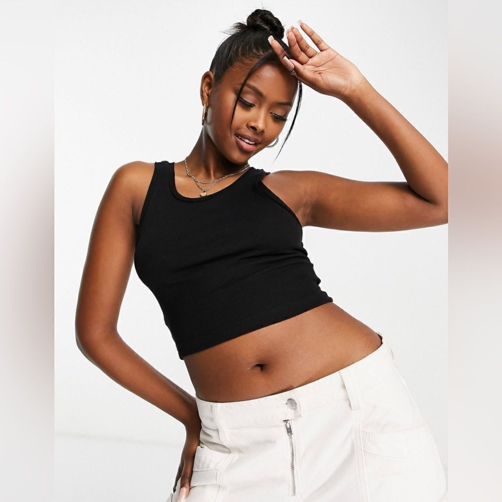 NWT Missguided ribbed sleeveless crop top in black size 2